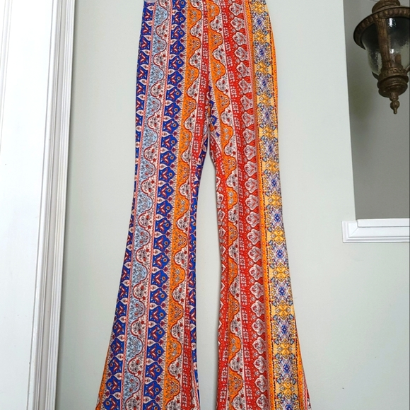 SHEIN Pants - 🔥🌟HOST PICK🌟🔥 NWOT Paisley Pattern Flare Leg Pants 💙🧡💜
